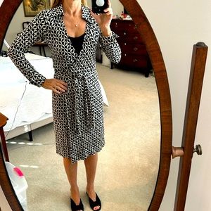 EUC:DVF DIANE VON FURTSTENBURG 6 Black Cream SILK🔥🔥🔥Wrap Dress (S-M) HIP